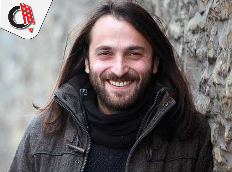 ŞARKILARLA GEÇTİ ARAMIZDAN, ÜZERİNDE ŞAİR CEKETİYLE…